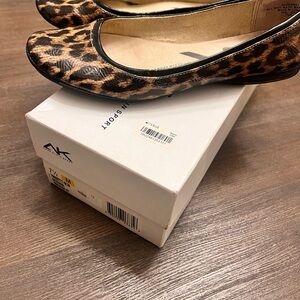 Anne Klein Sport Leopard Print Flat.     Size: 7 1/2